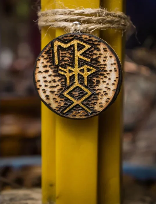 Свеча с амулетом "Ореол успеха"