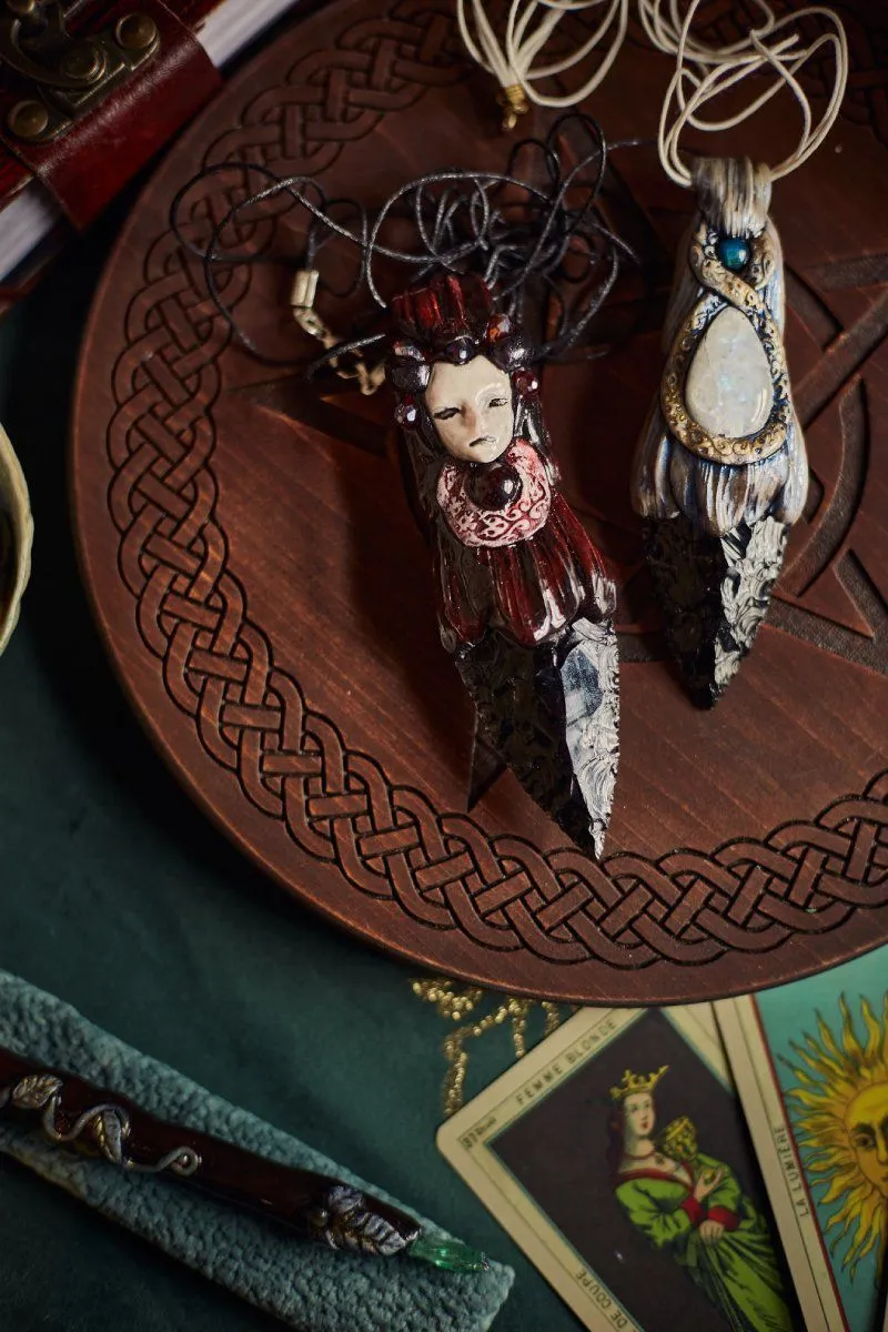 Ритуальный нож-кулон "Лунный", беломорит и кианит