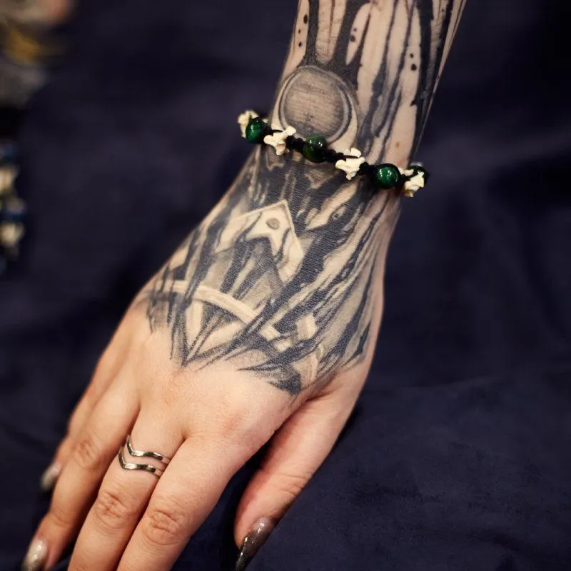 Браслет "Оберег бессмертия" с позвонками змеи и тонированным кошачьим глазом