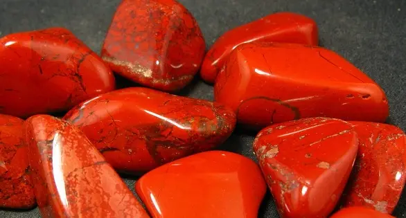 Красная яшма: камень, дарующий силу и защиту