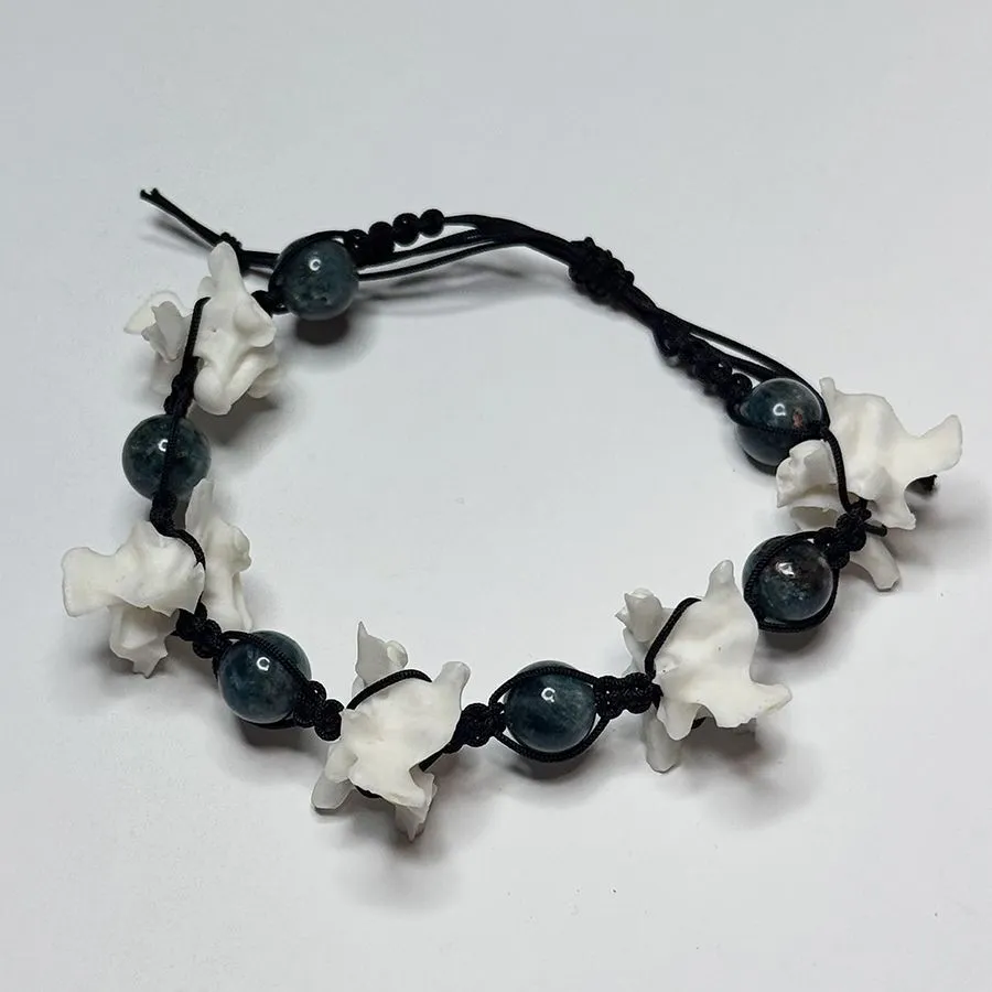 Браслет "Щит и меч" со змеиными позвонками и апатитом