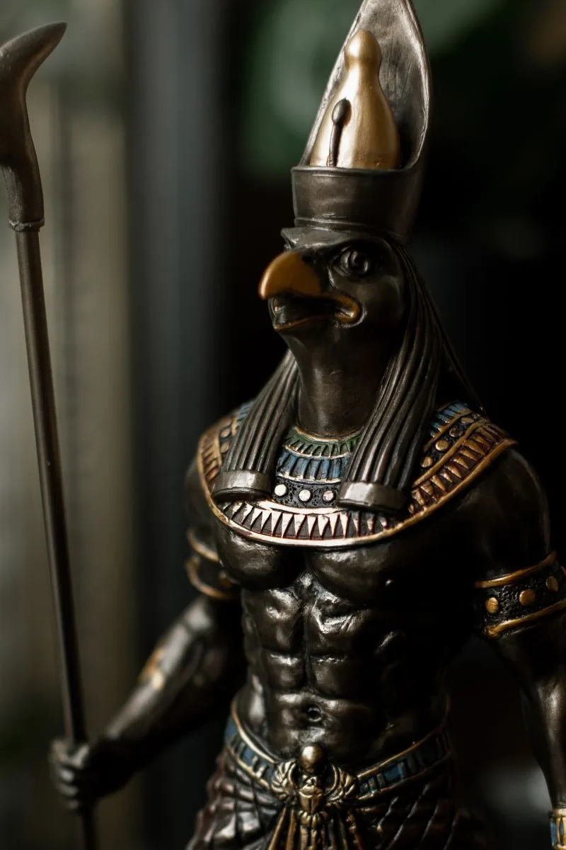 Алтарная статуэтка ''Гор, бог неба и солнца, защитник от зла''