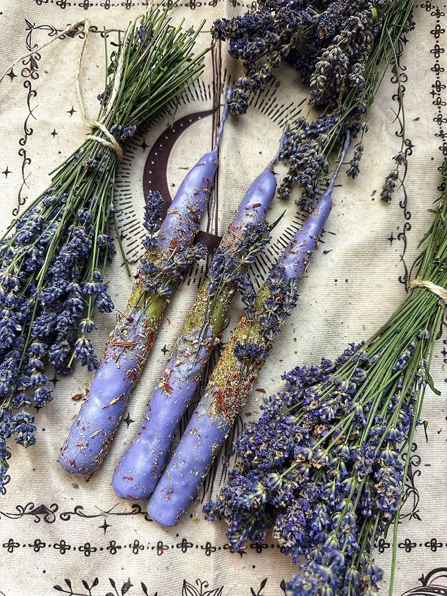 Катаная живая свеча "Лавандовая" для благополучия