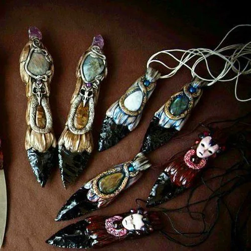 Ритуальный нож-кулон "Лилит", гранат