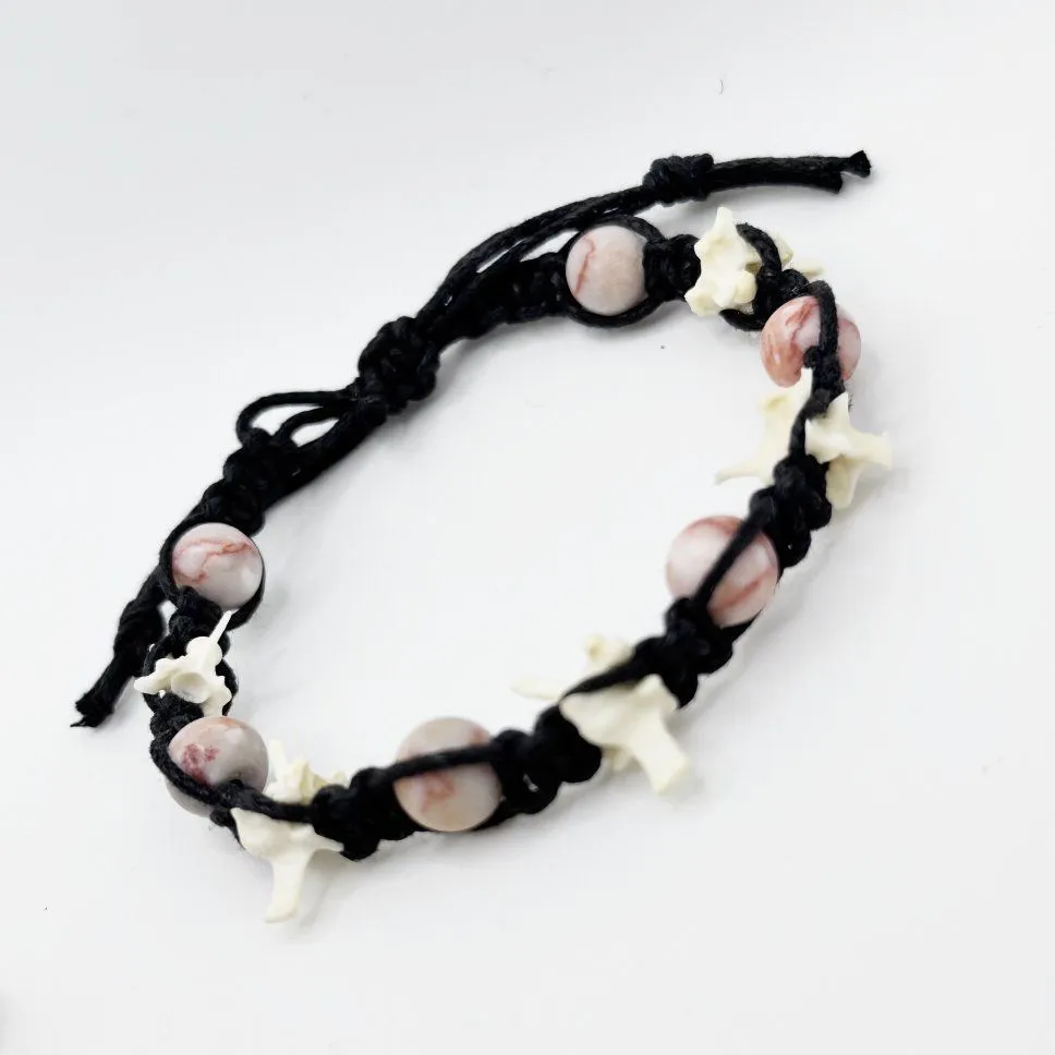 Браслет "Мудрое решение" с позвонками змей и розовой яшмой