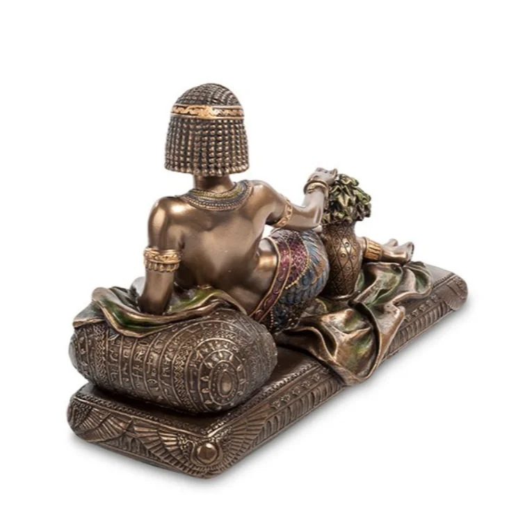 Статуэтка «Клеопатра на ложе»