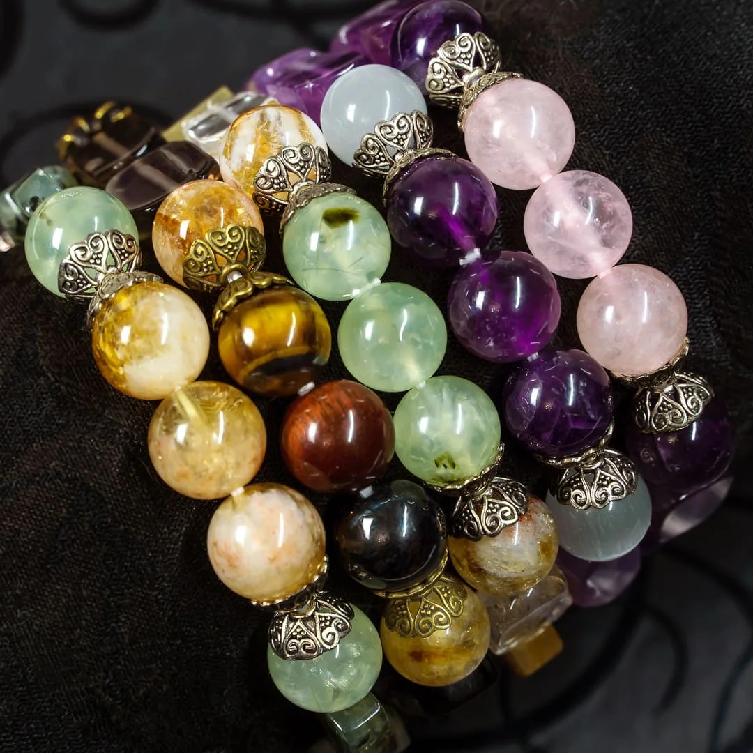 Браслет "Та, кто считает луну сегодня красивой" из натуральных камней