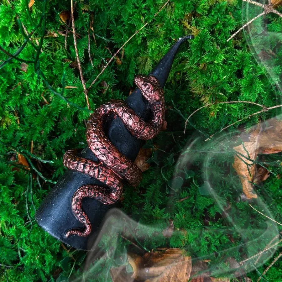 Свеча "Змеиная Хватка", восковая