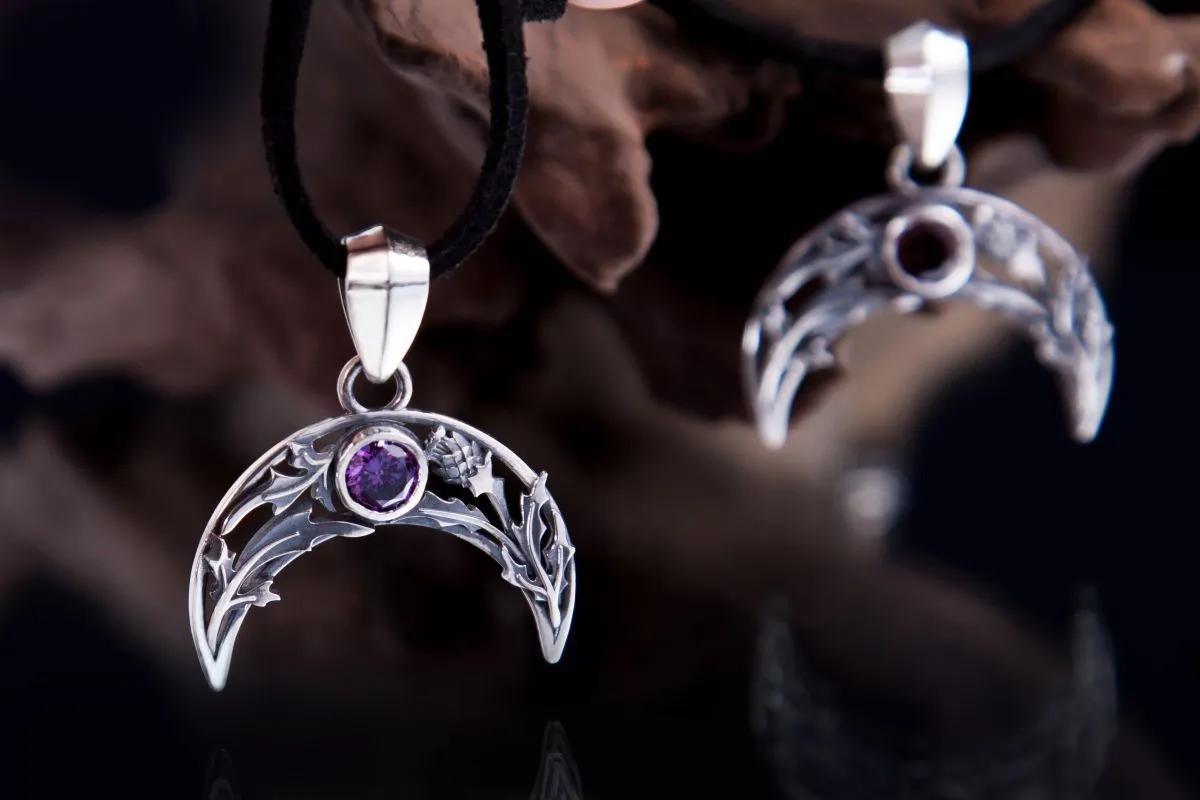 Серебряный кулон "Лунница с чертополохом"