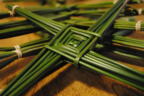 Крест святой Бригитты: как сделать традиционный символ Имболка