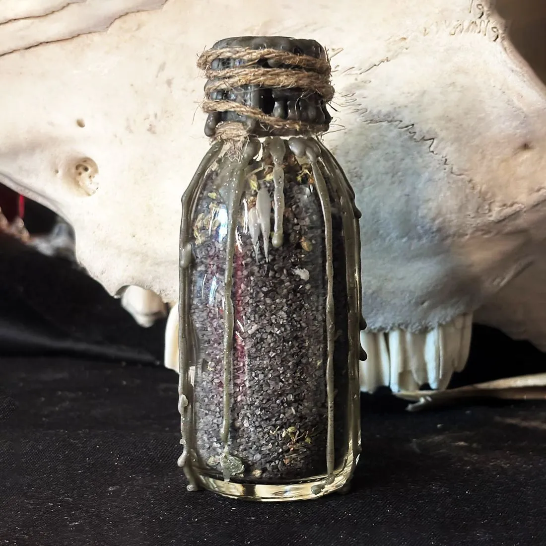 Магическая чёрная соль «Защита полыни»