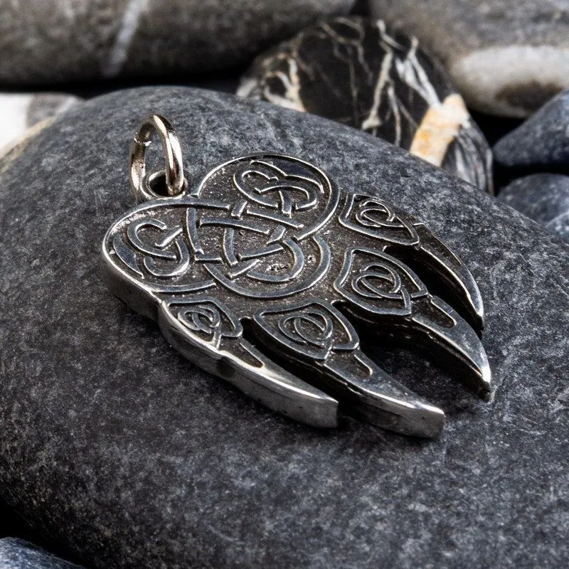 Оберег "Лапа волка"