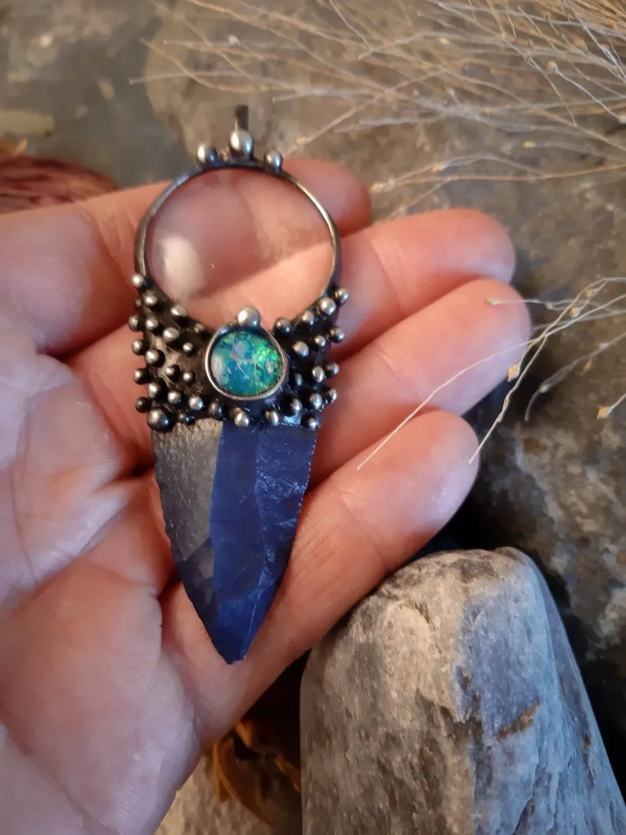 Подвеска "Космо-клык" с тонированным агатом