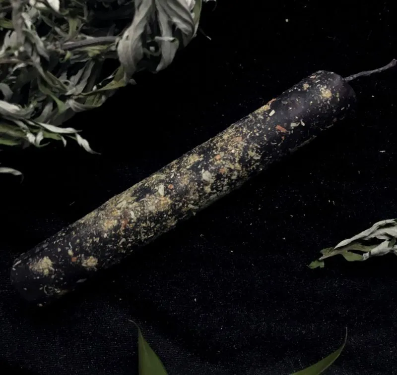 Свеча катаная с серебряной полынью