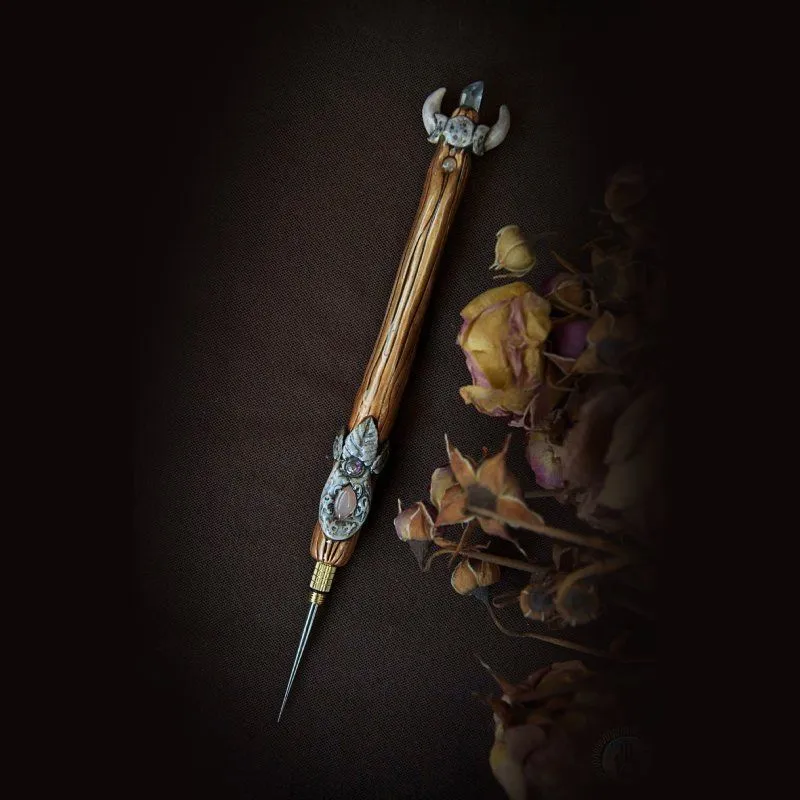 Ритуальное шило "Геката", беломорит, агат, кварц