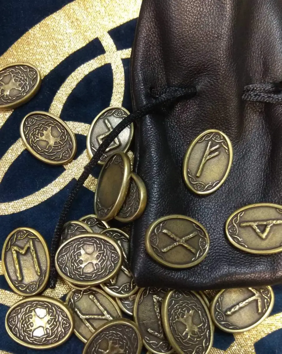 Набор скандинавских рун "Древо Одина"