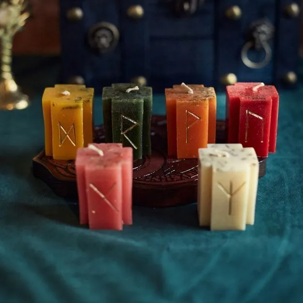 Свеча-крест руническая свеча с травами "Уруз"