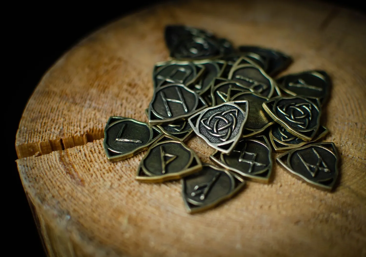 Набор скандинавских рун-амулетов "Бронзовый век"