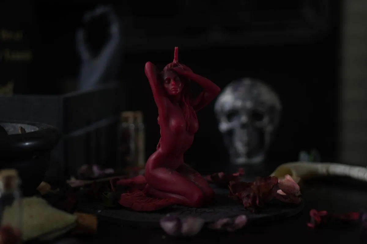 Свеча "Женская сила"