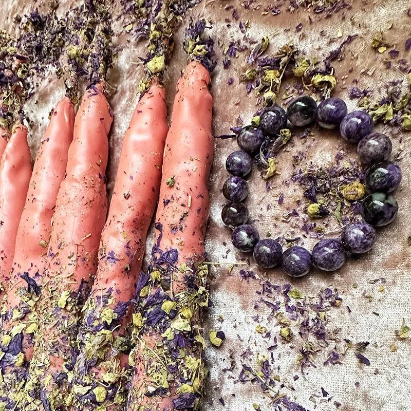 Катаная живая свеча "Поток" с душицей, мальвой, астрой, секретный ингридиент