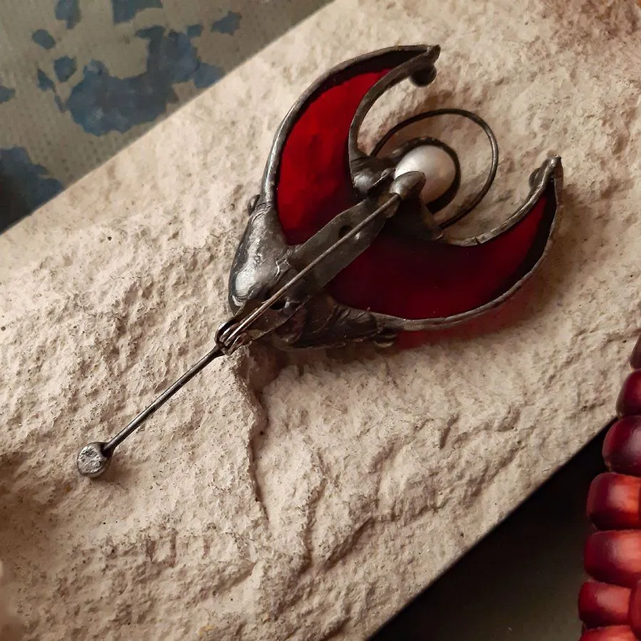 Брошь "Красная луна", с жемчугом