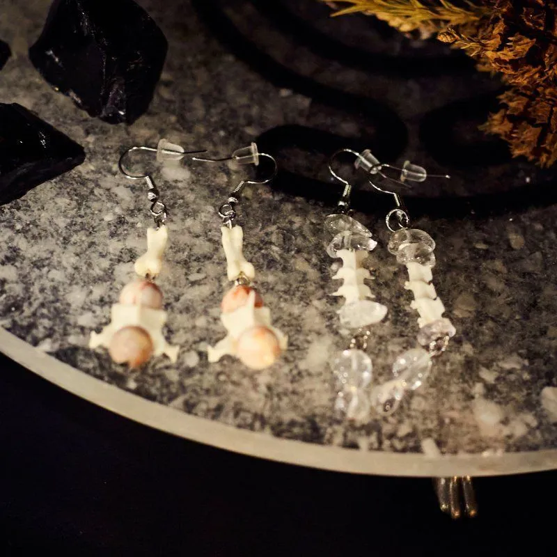 Серьги "Королевская мудрость" с позвонками змей и горным хрусталем