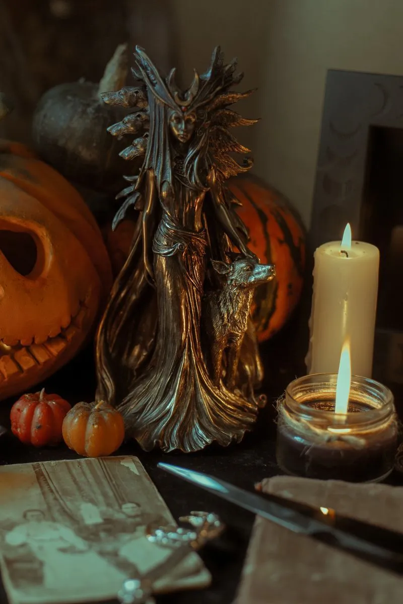 Алтарная статуэтка "Геката"