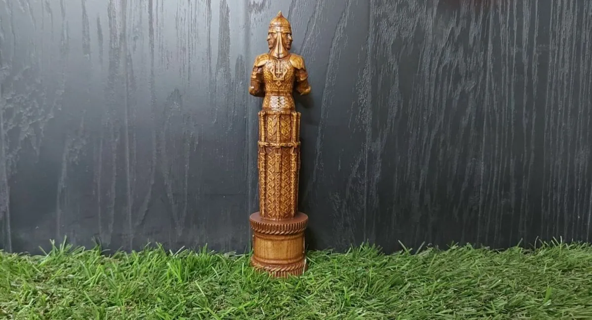 Алтарная статуэтка "Руевит" из дерева