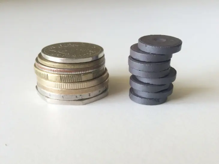 Монетки и магниты