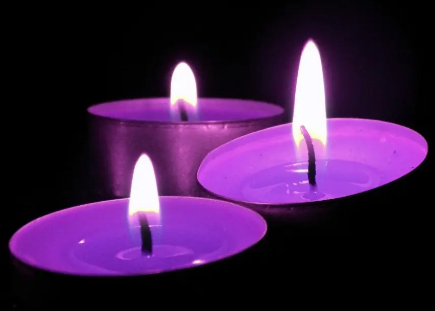 Фиолетовая свеча