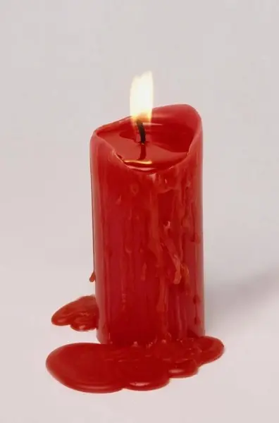 Приметы при проведении ритуалов с красной свечой