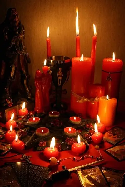 Правила работы с красными свечами при проведении ритуалов