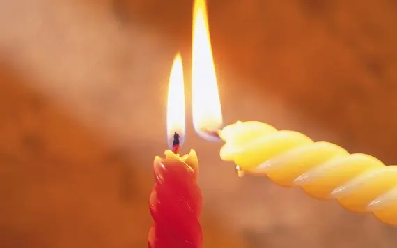 Сила приворотов на скрученные свечи