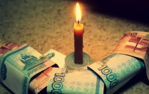 Как работает ритуал на свечах на деньги