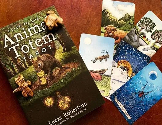 Набор "Animal Totem Tarot" (Таро Тотемных Животных, карты + книга)