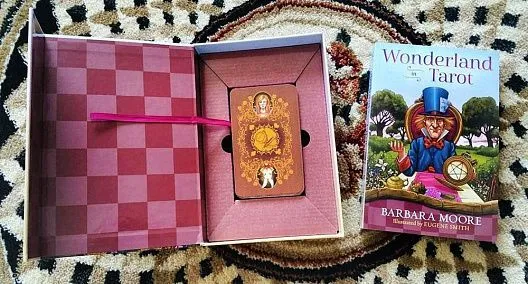 Набор "Tarot in Wonderland" (Таро в Стране Чудес, карты + книга)