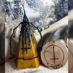 Восковая свеча 