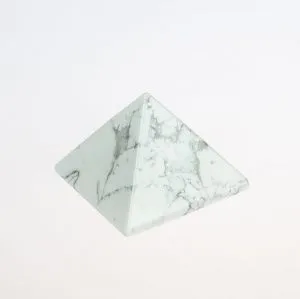 Пирамида из говлита (4 х 4 см.)