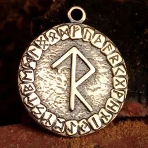 Бронзовый амулет 