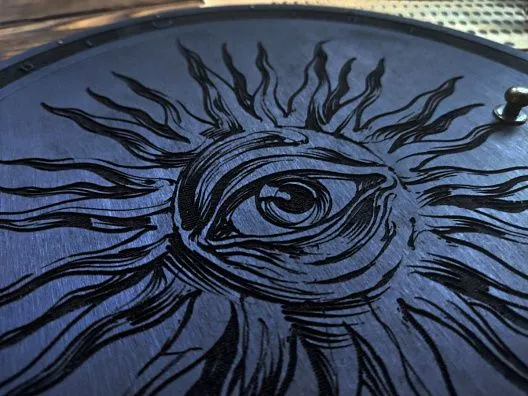 Черное зеркало "Восход Истины" в раме с защитной створкой