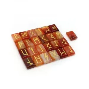 Набор рун из сердолика, подарочная упаковка