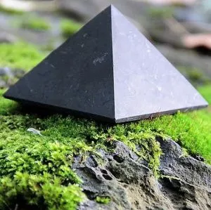 Шунгит, пирамида 15 х 10 см (ок. 1,9 кг) фото