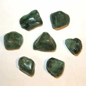 Изумруд, галтовка 0,5-1 см (ок. 3 г), 1 шт.