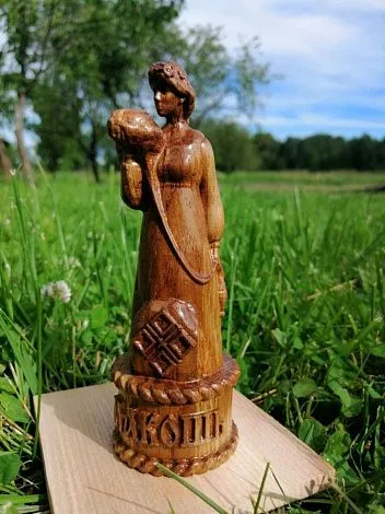 Алтарная статуэтка "Макошь" из дерева