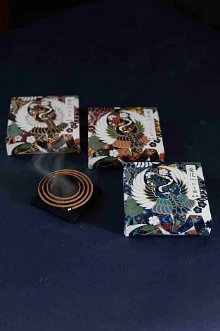 Японские спиральные благовония Aika "Floral Sandalwood" ("Сандаловое дерево и цветы")