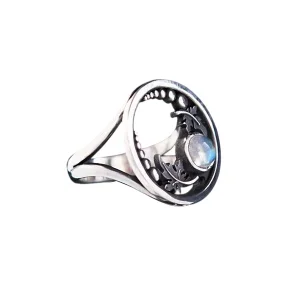 Серебряное кольцо "Круги на воде" с лунным камнем