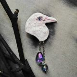 Брошь &quot;Белая ворона&quot; со стеклянными подвесками