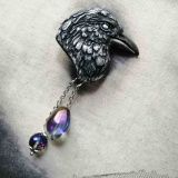 Брошь &quot;Черный ворон&quot; со стеклянными подвесками