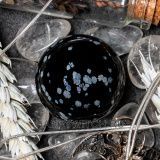 Шар из снежного обсидиана