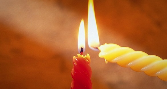 Заговор на скрученные свечи: прост, эффективен и очень популярен